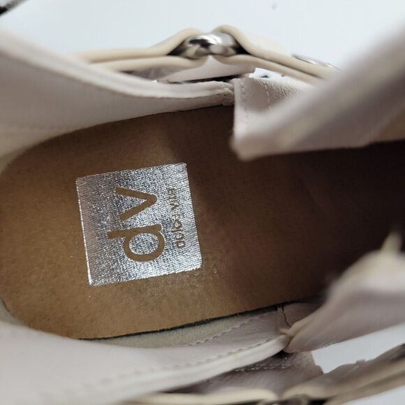 NEW dv Dolce Vita Kramer Ivory ankle Bootie Boots Womens sz 7.5 buckle western - Picture 6 of 9